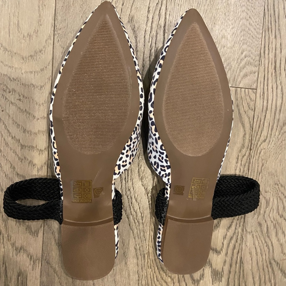 O Pointed Toe Flats - Picture 5 of 7